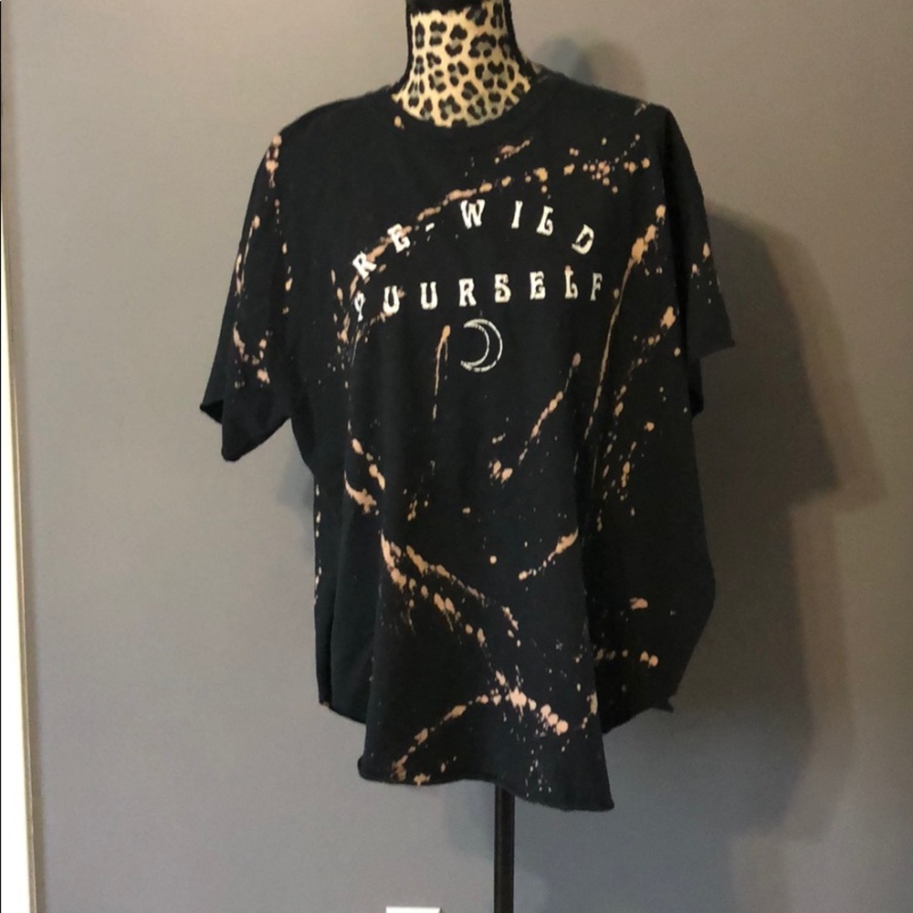 Side slit tee by Pebby Forevee